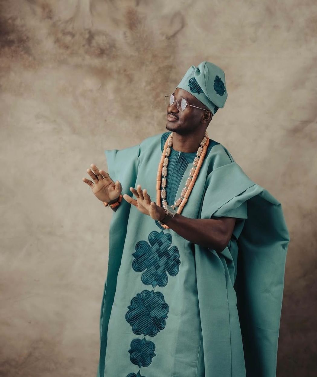 Groom in a sage agbada celebrating
